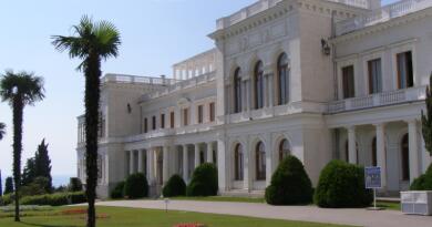 Два дворца - Воронцовский  &  Ливадийский, замок Ласточкино гнездо и морская прогулка в Ялте